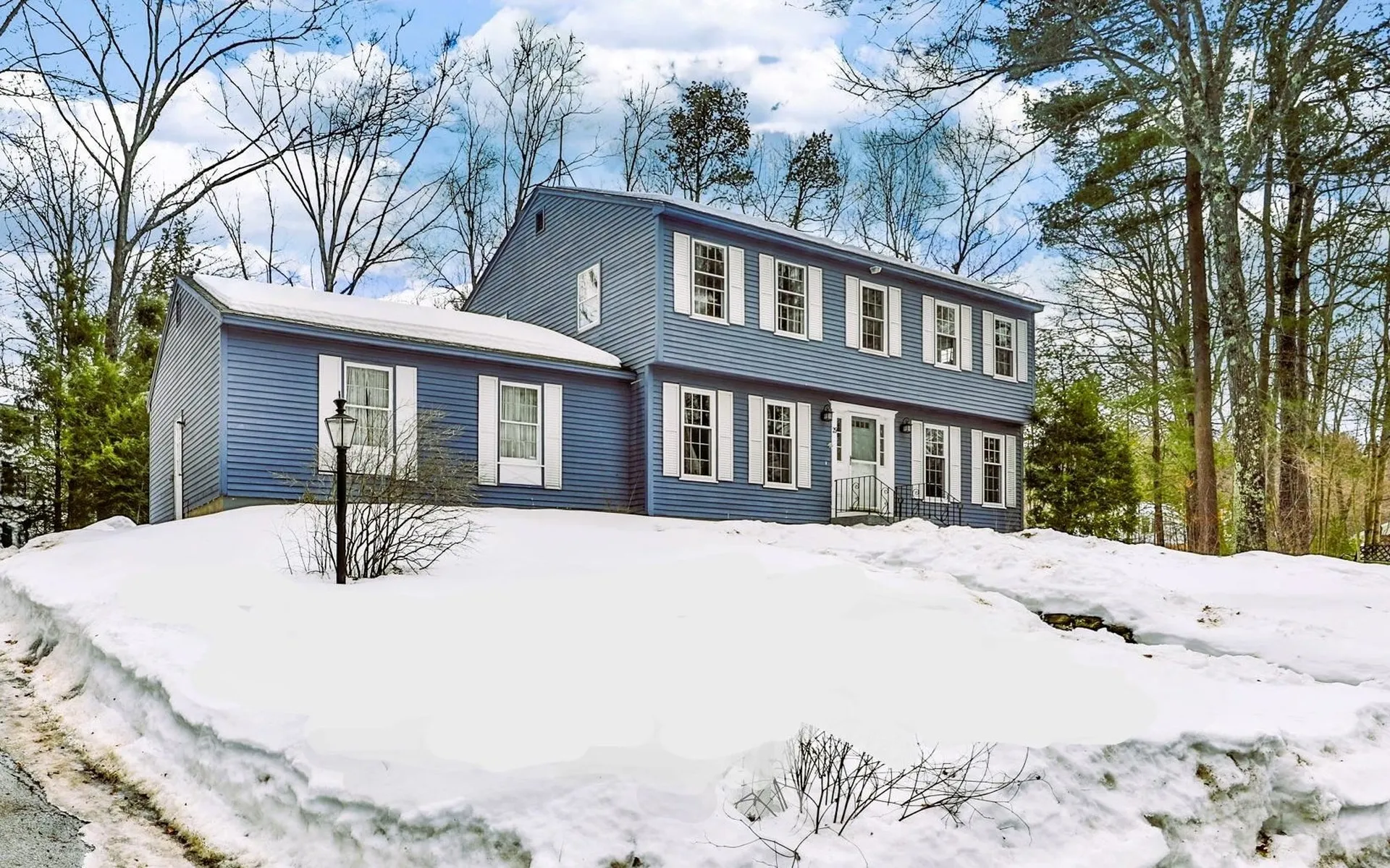 29 Camelot Place Manchester NH 03104