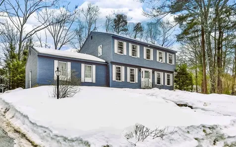 29 Camelot Place Manchester NH 03104