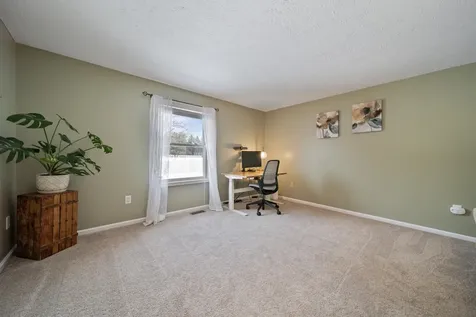 10 East Meadow Way Manchester NH 03109