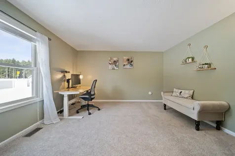 10 East Meadow Way Manchester NH 03109
