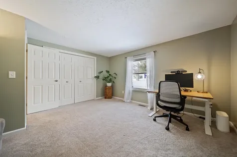 10 East Meadow Way Manchester NH 03109