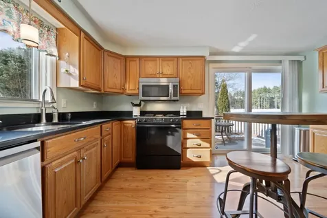 10 East Meadow Way Manchester NH 03109