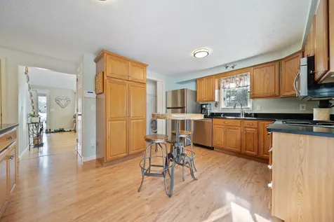10 East Meadow Way Manchester NH 03109