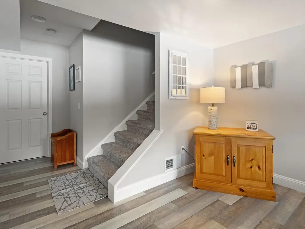 89 Sommerfield Avenue South Burlington VT 05403