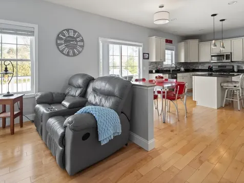 89 Sommerfield Avenue South Burlington VT 05403