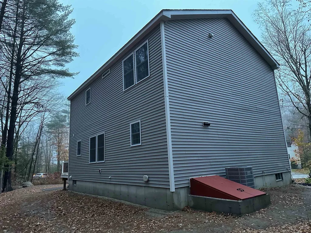 23 Woodlawn Avenue Hillsborough NH 03244