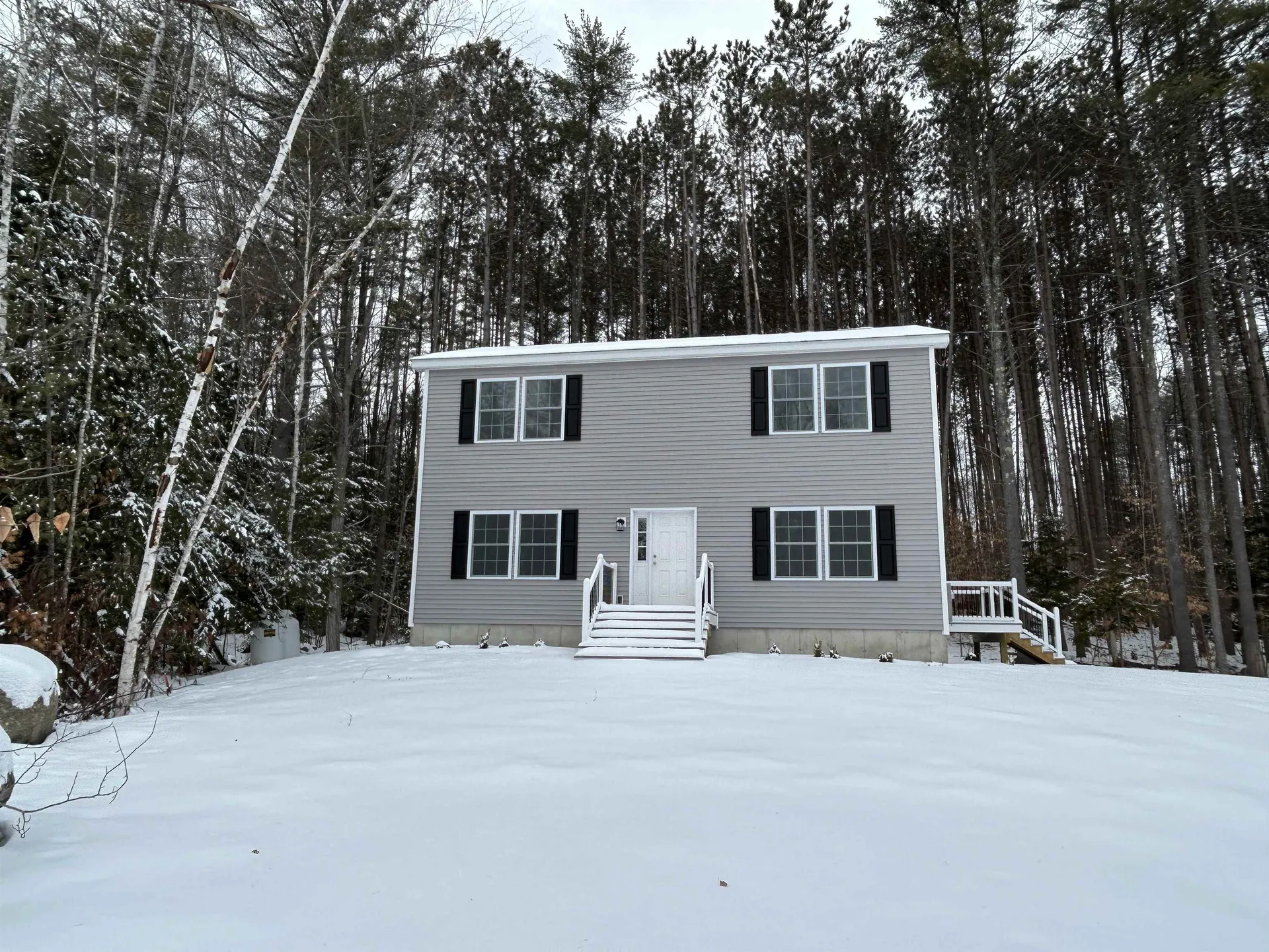 23 Woodlawn Avenue Hillsborough NH 03244