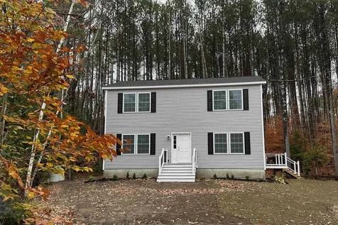23 Woodlawn Avenue Hillsborough NH 03244