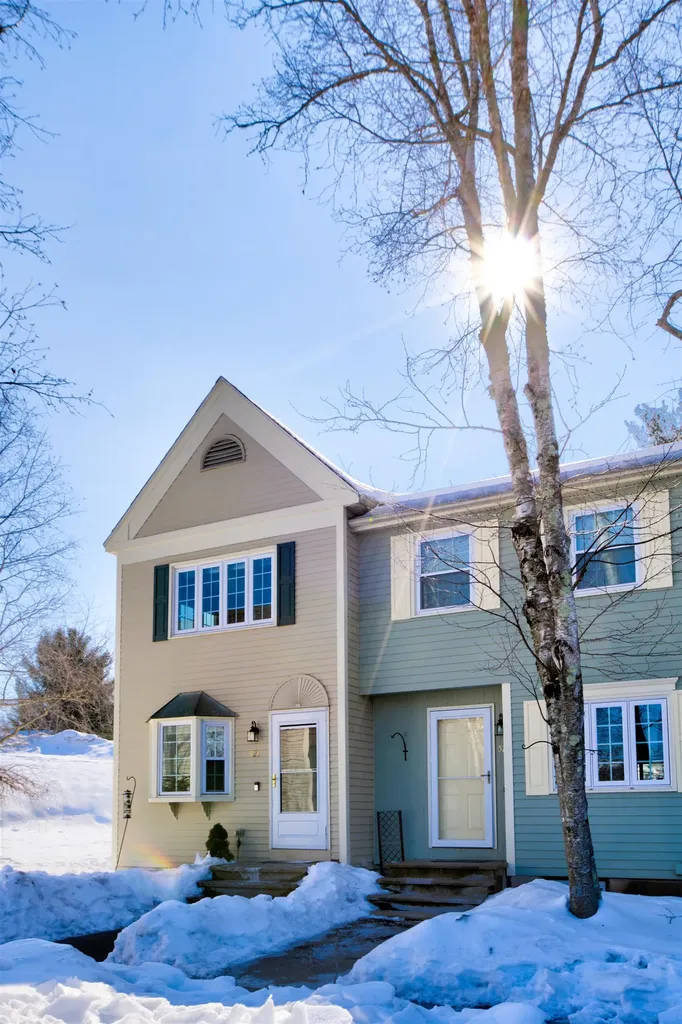 528 Fox Hollow Drive Hudson NH 03051