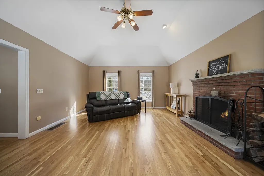 2 Buckingham Drive Londonderry NH 03053