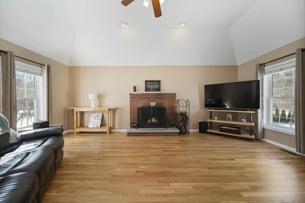 2 Buckingham Drive Londonderry NH 03053