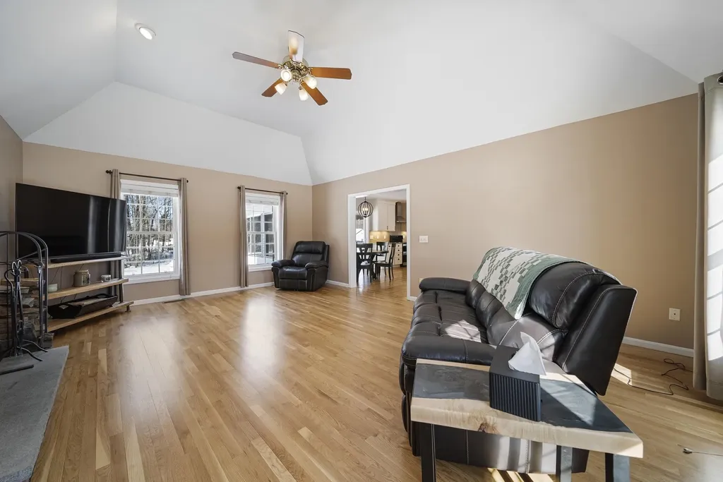 2 Buckingham Drive Londonderry NH 03053