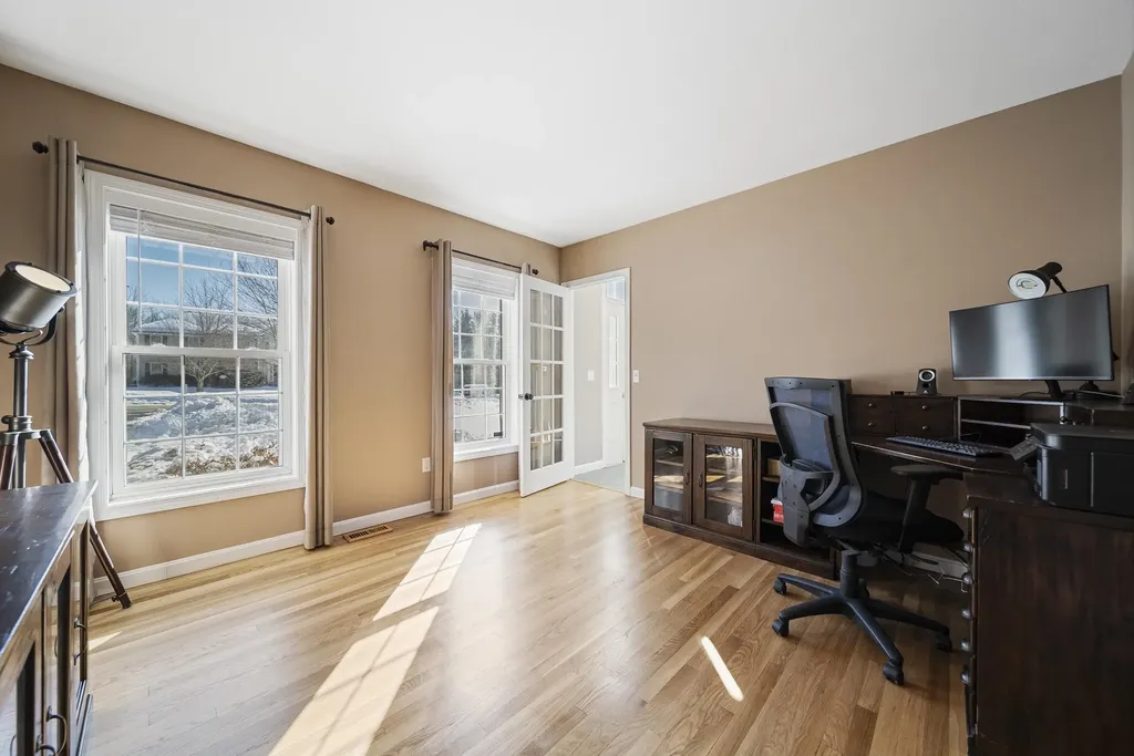 2 Buckingham Drive Londonderry NH 03053