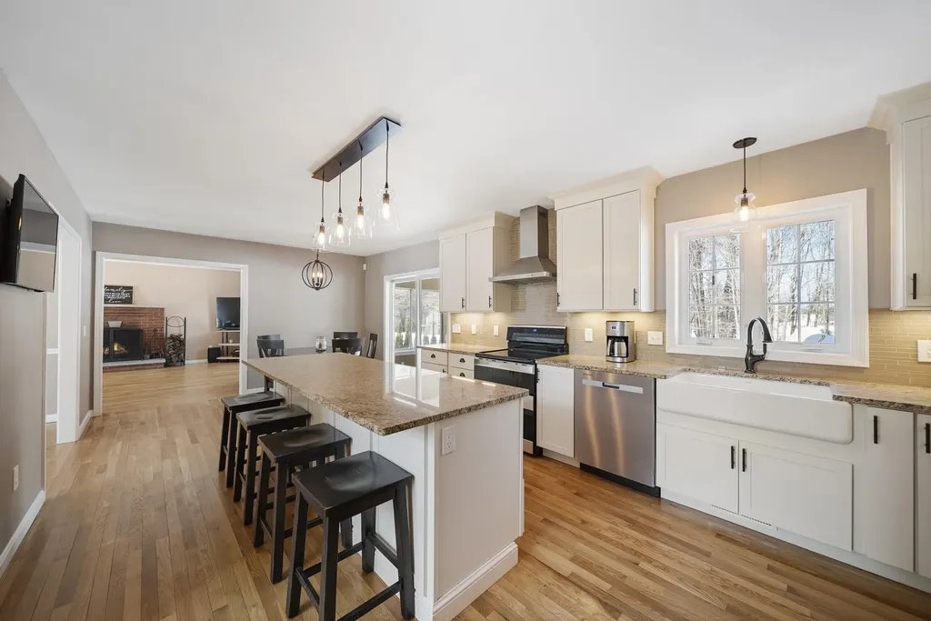 2 Buckingham Drive Londonderry NH 03053