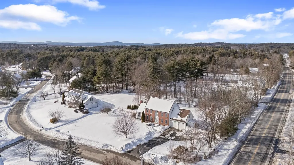 2 Buckingham Drive Londonderry NH 03053