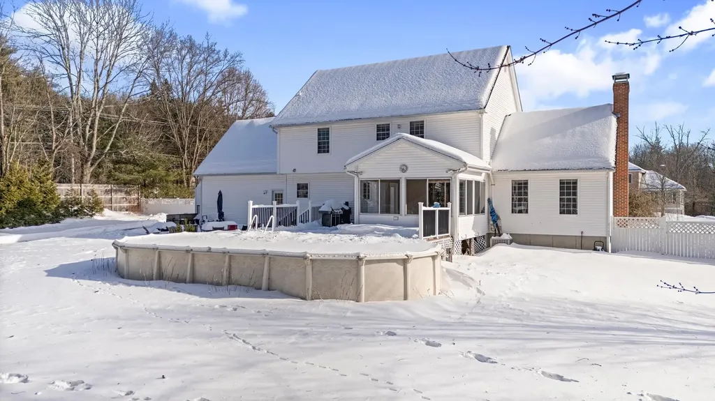 2 Buckingham Drive Londonderry NH 03053