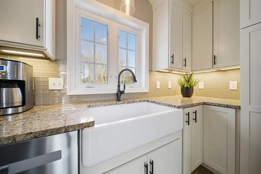 2 Buckingham Drive Londonderry NH 03053