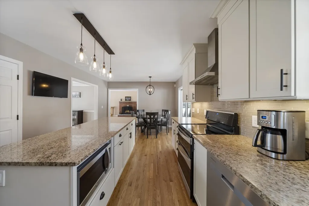 2 Buckingham Drive Londonderry NH 03053