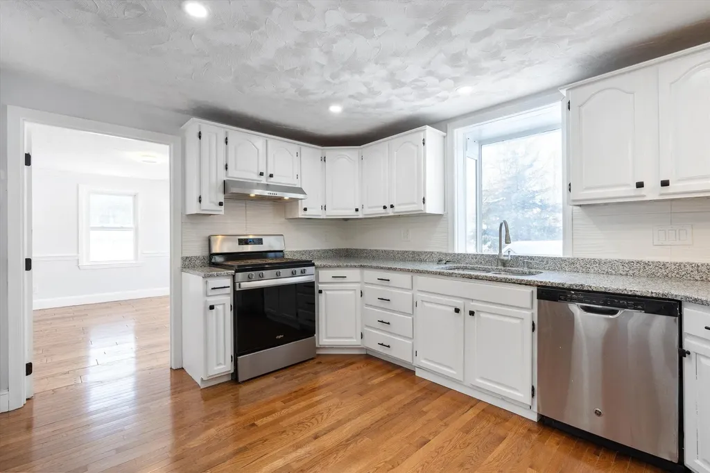 4 Hilltop Drive Hudson NH 03051