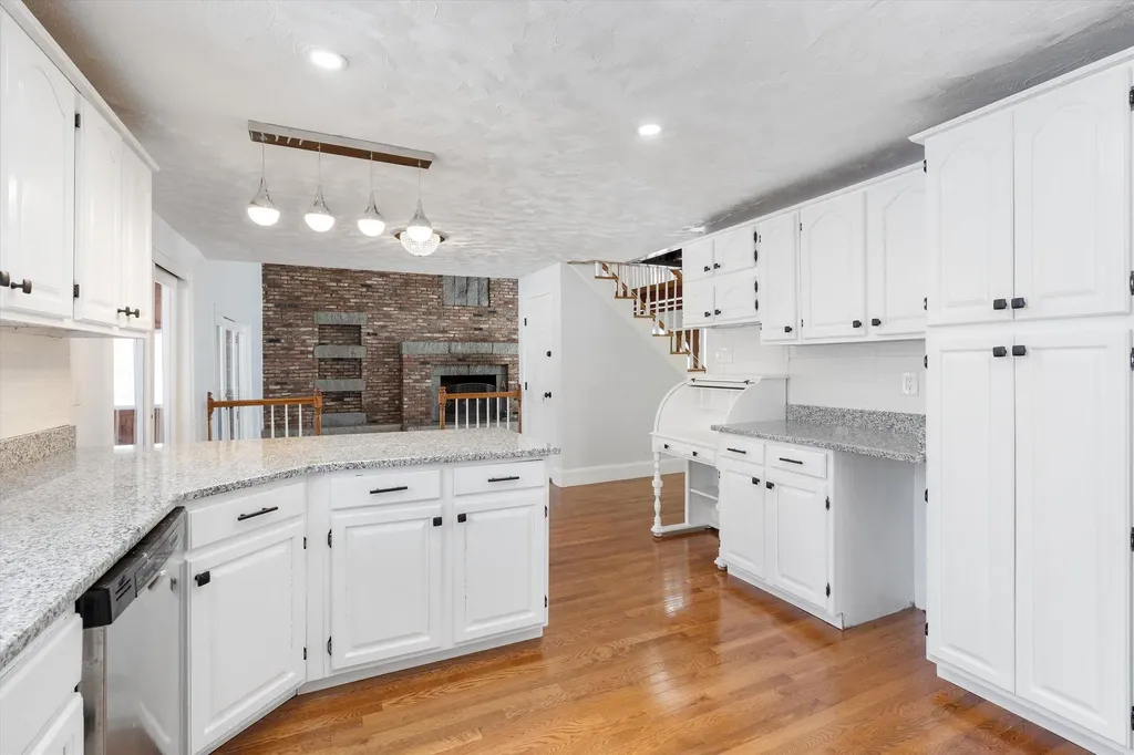 4 Hilltop Drive Hudson NH 03051