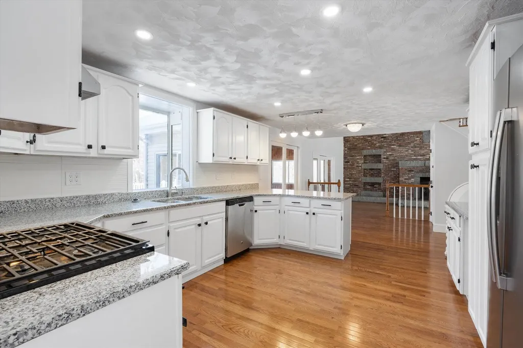 4 Hilltop Drive Hudson NH 03051