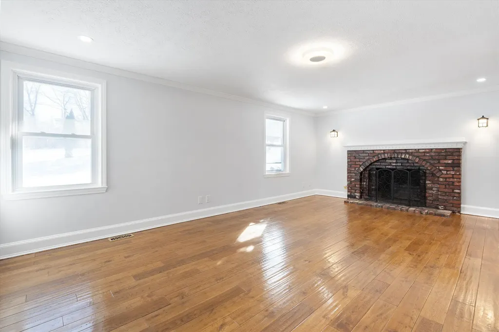 4 Hilltop Drive Hudson NH 03051