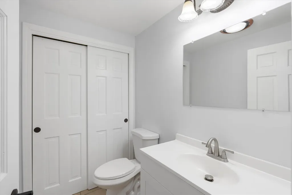 4 Hilltop Drive Hudson NH 03051