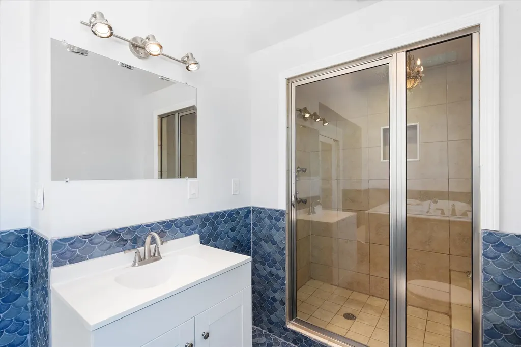 4 Hilltop Drive Hudson NH 03051