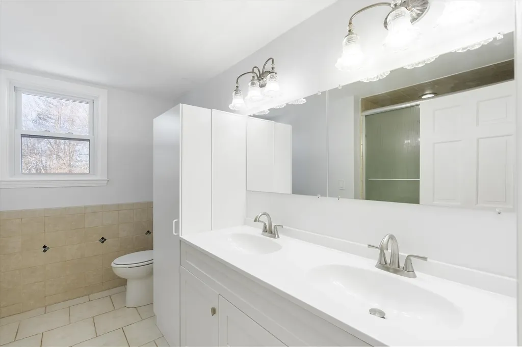 4 Hilltop Drive Hudson NH 03051