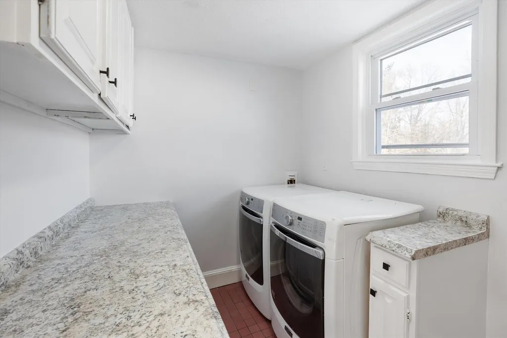 4 Hilltop Drive Hudson NH 03051