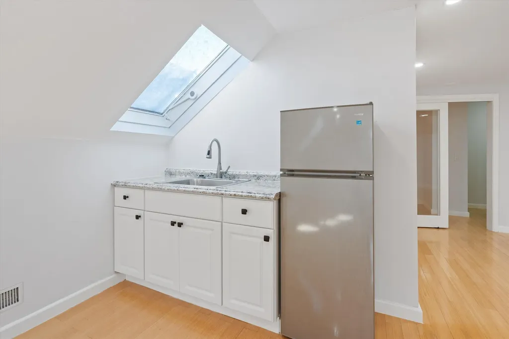 4 Hilltop Drive Hudson NH 03051