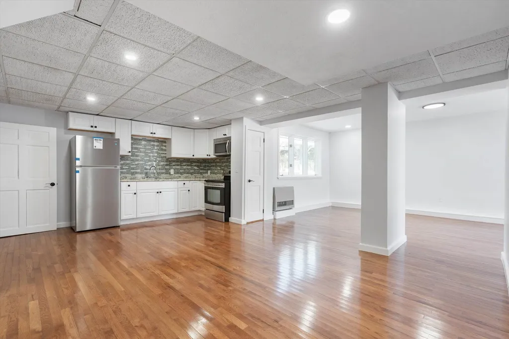 4 Hilltop Drive Hudson NH 03051