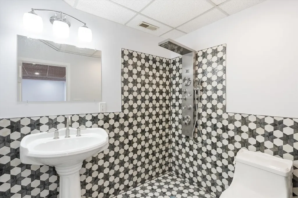 4 Hilltop Drive Hudson NH 03051