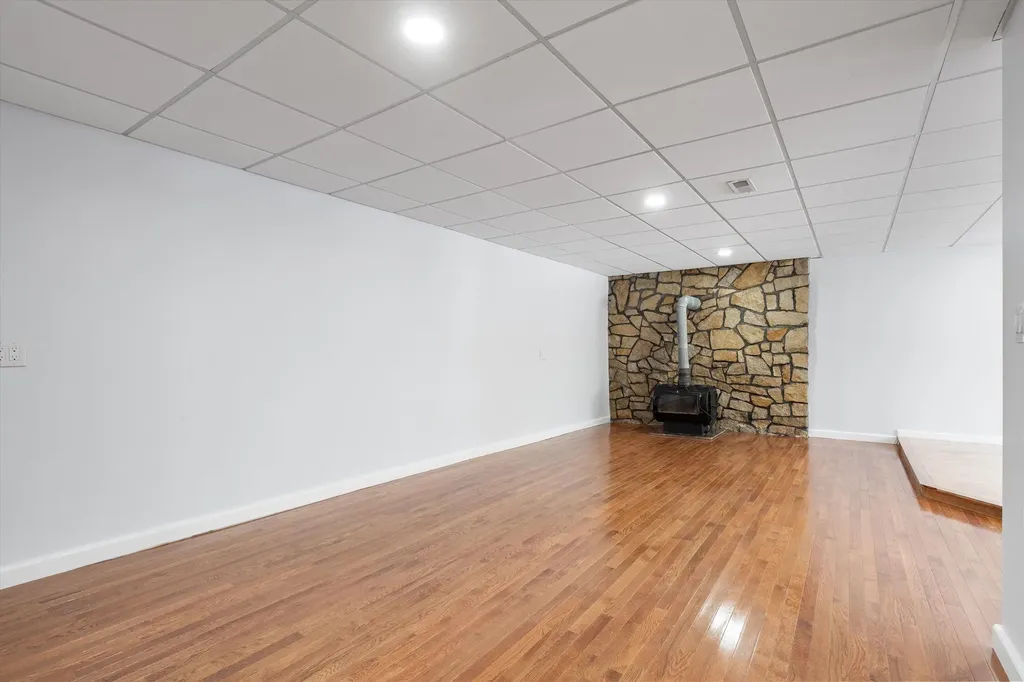 4 Hilltop Drive Hudson NH 03051