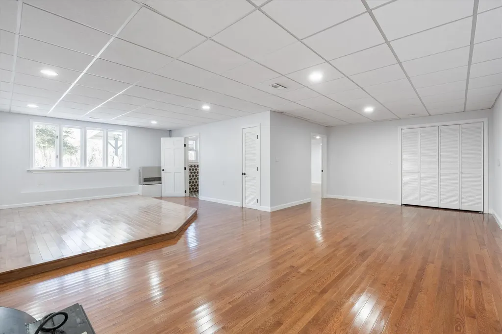 4 Hilltop Drive Hudson NH 03051