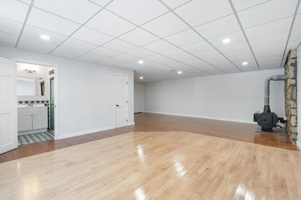 4 Hilltop Drive Hudson NH 03051