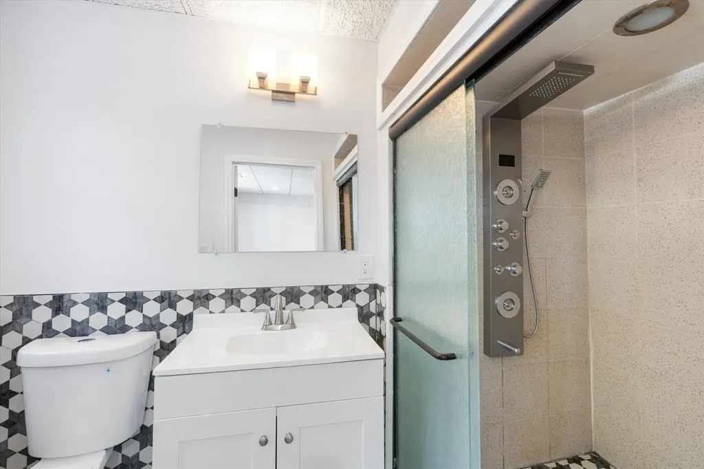 4 Hilltop Drive Hudson NH 03051