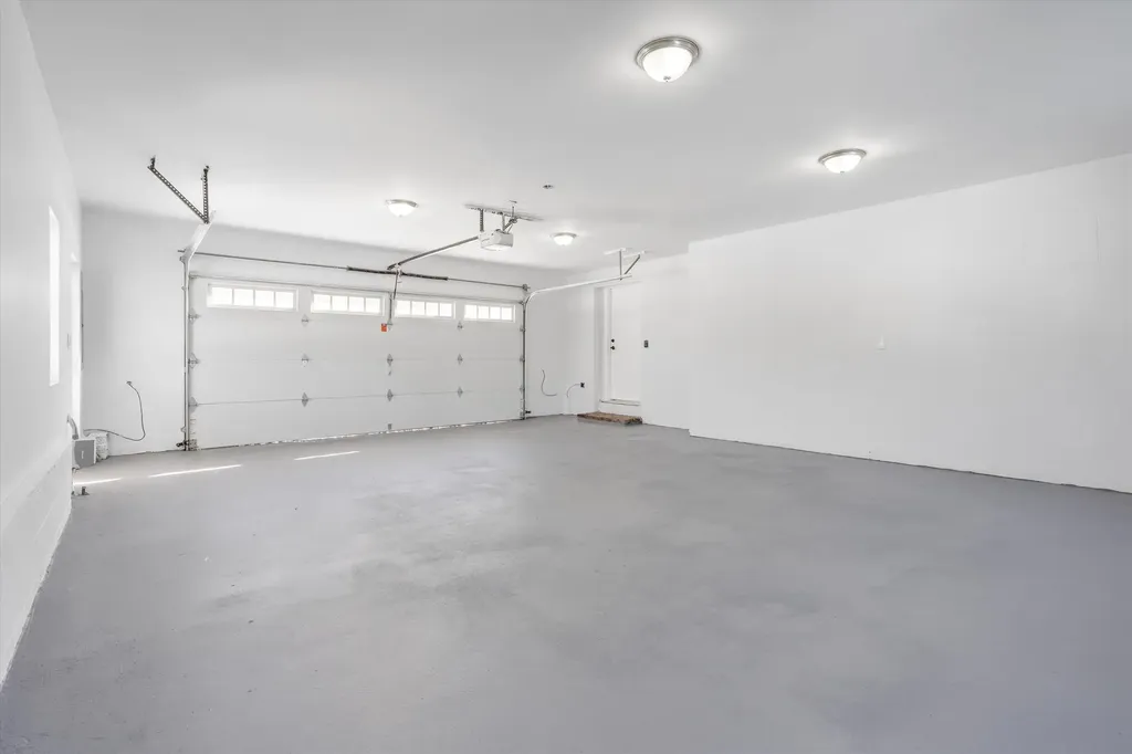 4 Hilltop Drive Hudson NH 03051