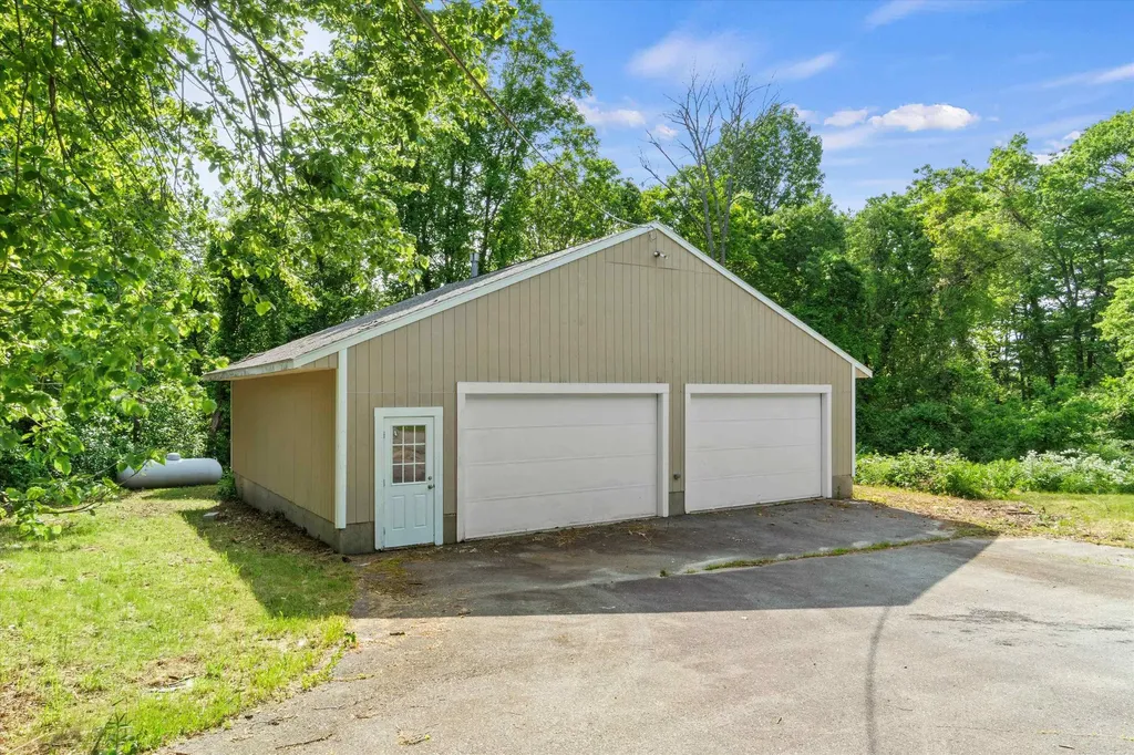 4 Hilltop Drive Hudson NH 03051