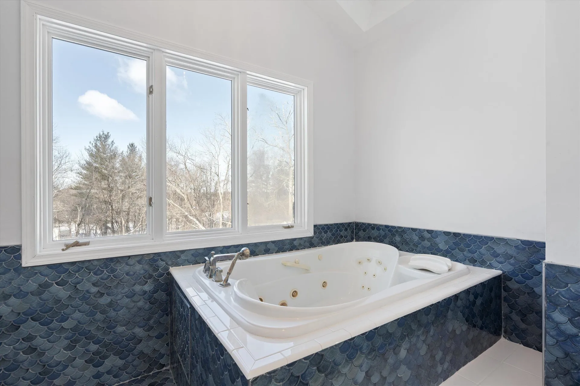 4 Hilltop Drive Hudson NH 03051