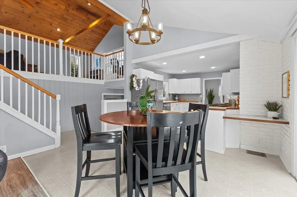 3 Oneida Avenue Essex Junction VT 05452