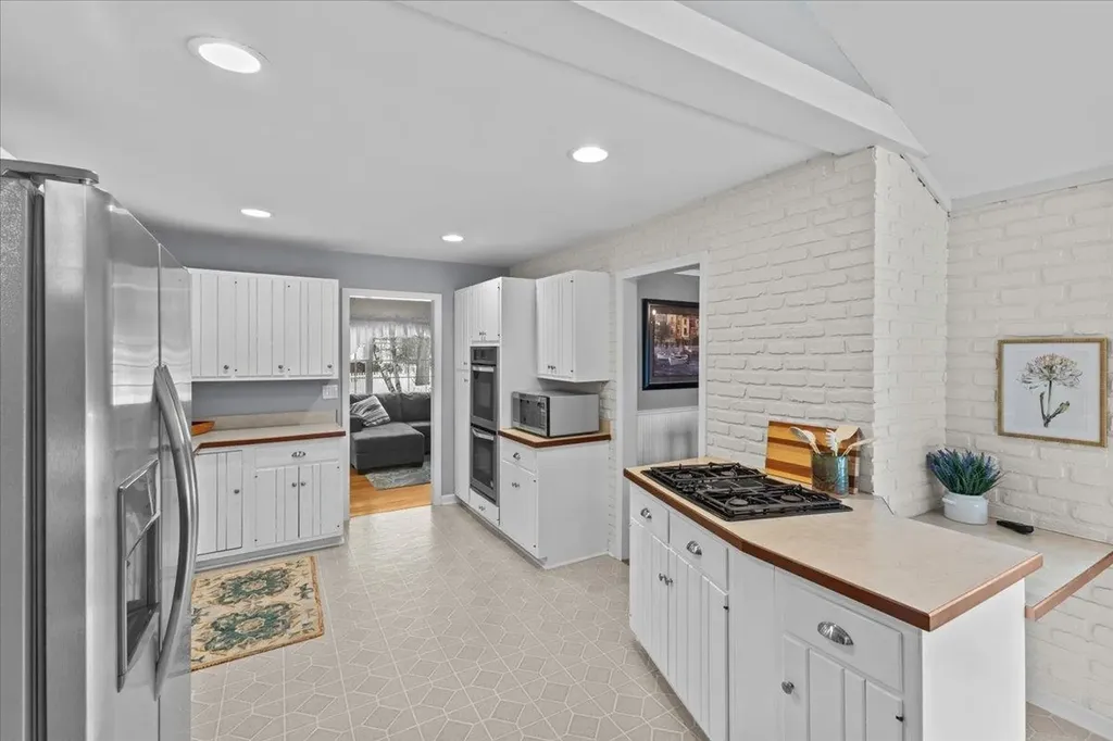 3 Oneida Avenue Essex Junction VT 05452