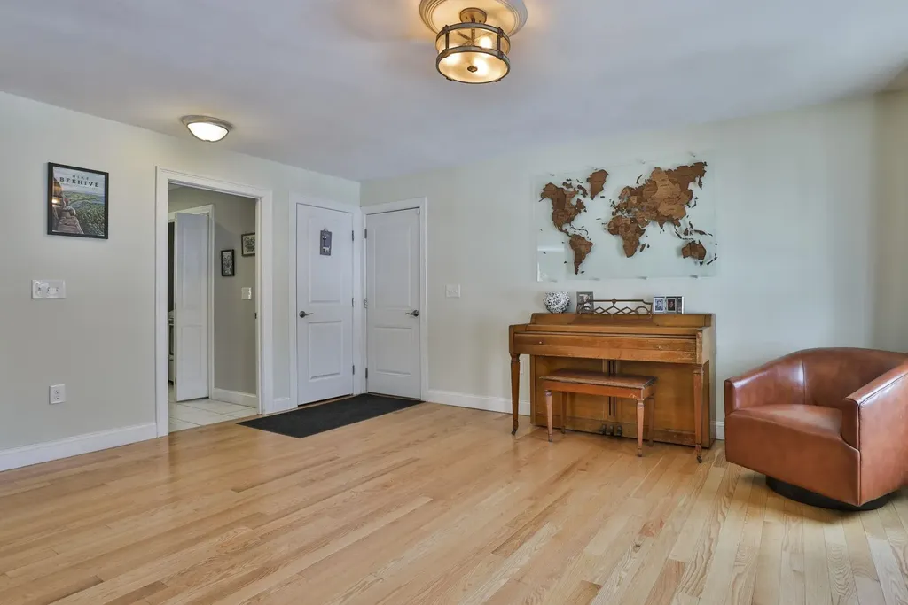 19 Cummings Street Hudson NH 03051