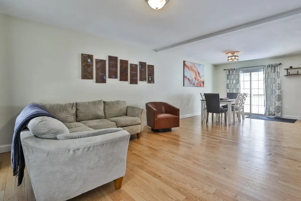 19 Cummings Street Hudson NH 03051