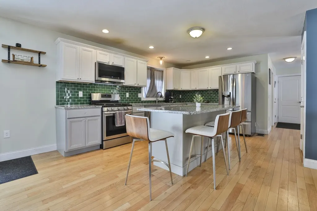 19 Cummings Street Hudson NH 03051