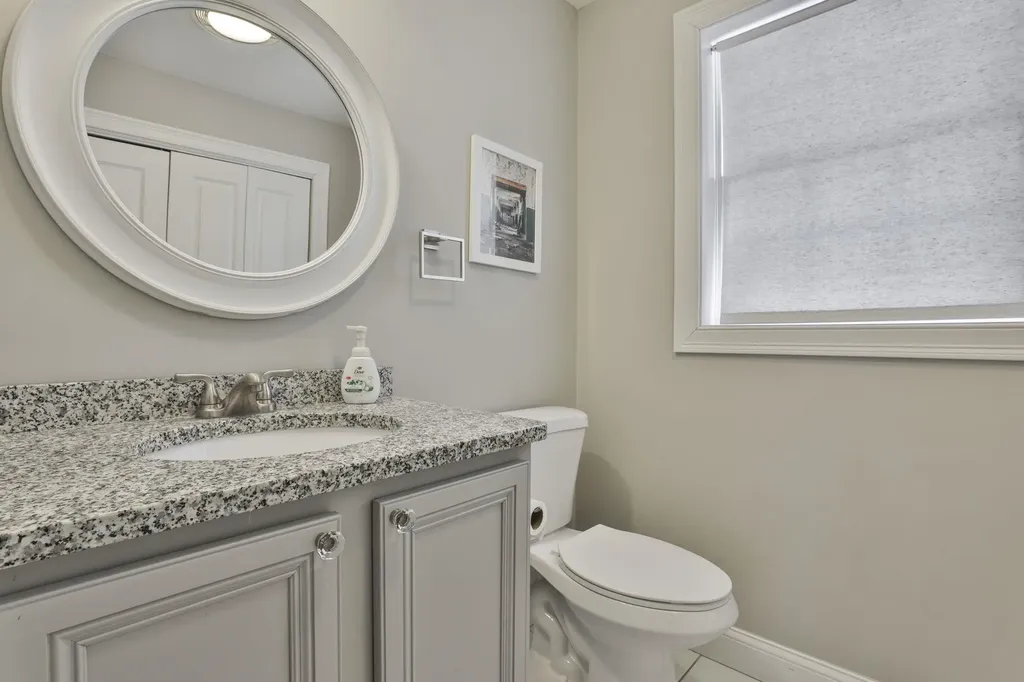 19 Cummings Street Hudson NH 03051