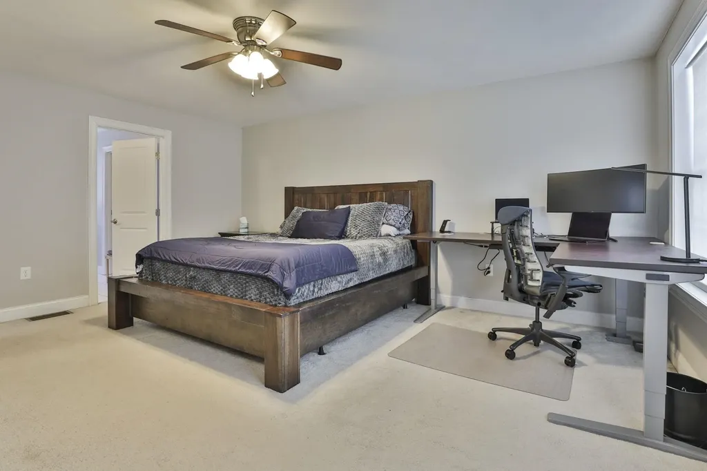 19 Cummings Street Hudson NH 03051