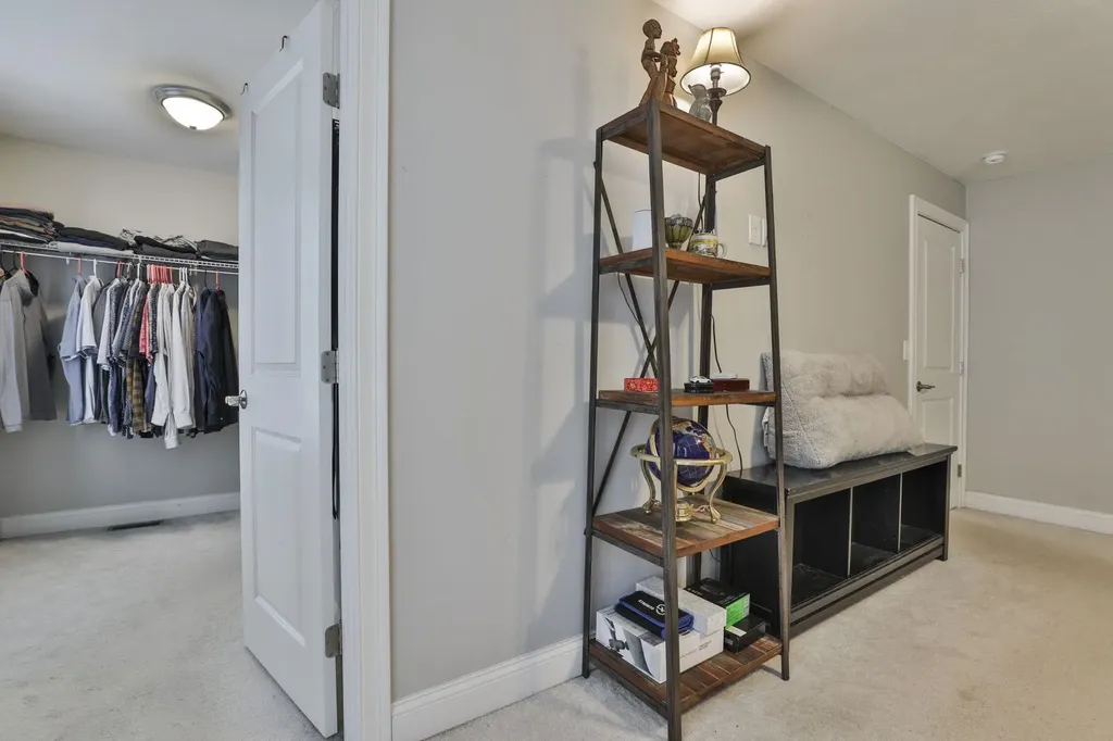 19 Cummings Street Hudson NH 03051