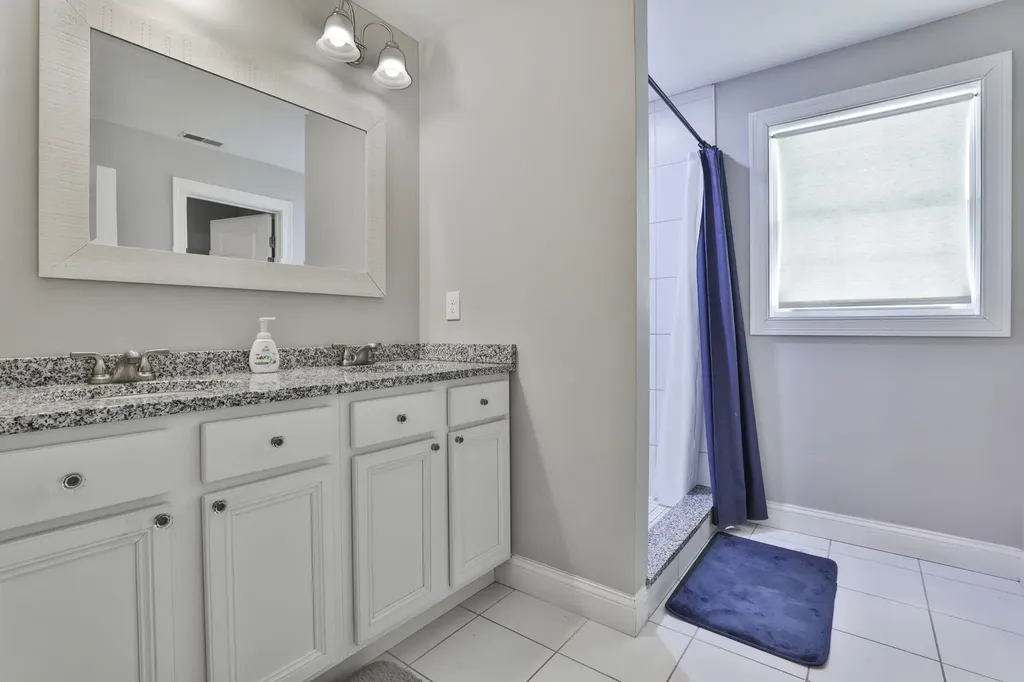 19 Cummings Street Hudson NH 03051