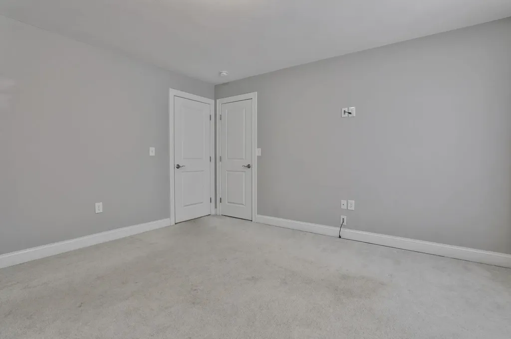 19 Cummings Street Hudson NH 03051